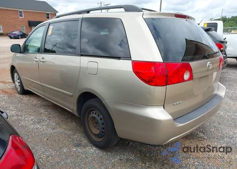 2010 Toyota Sienna Le z USA, uszkodzony, nr VIN 5TDKK4CC9AS319573